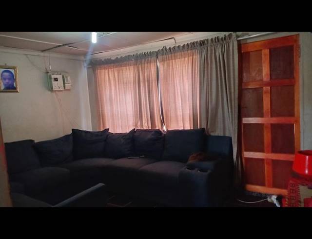 2 BEDROOM HOUSE FOR SALE IN ROCKLANDS